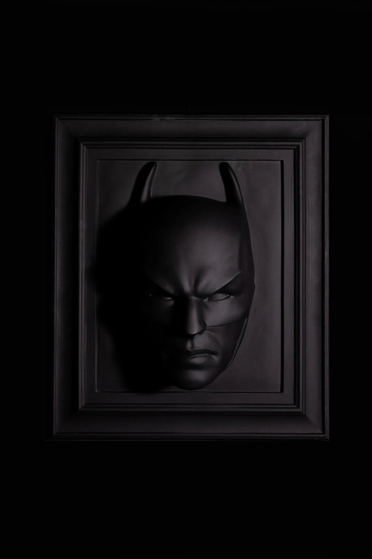 Eroe notturno nero opaco