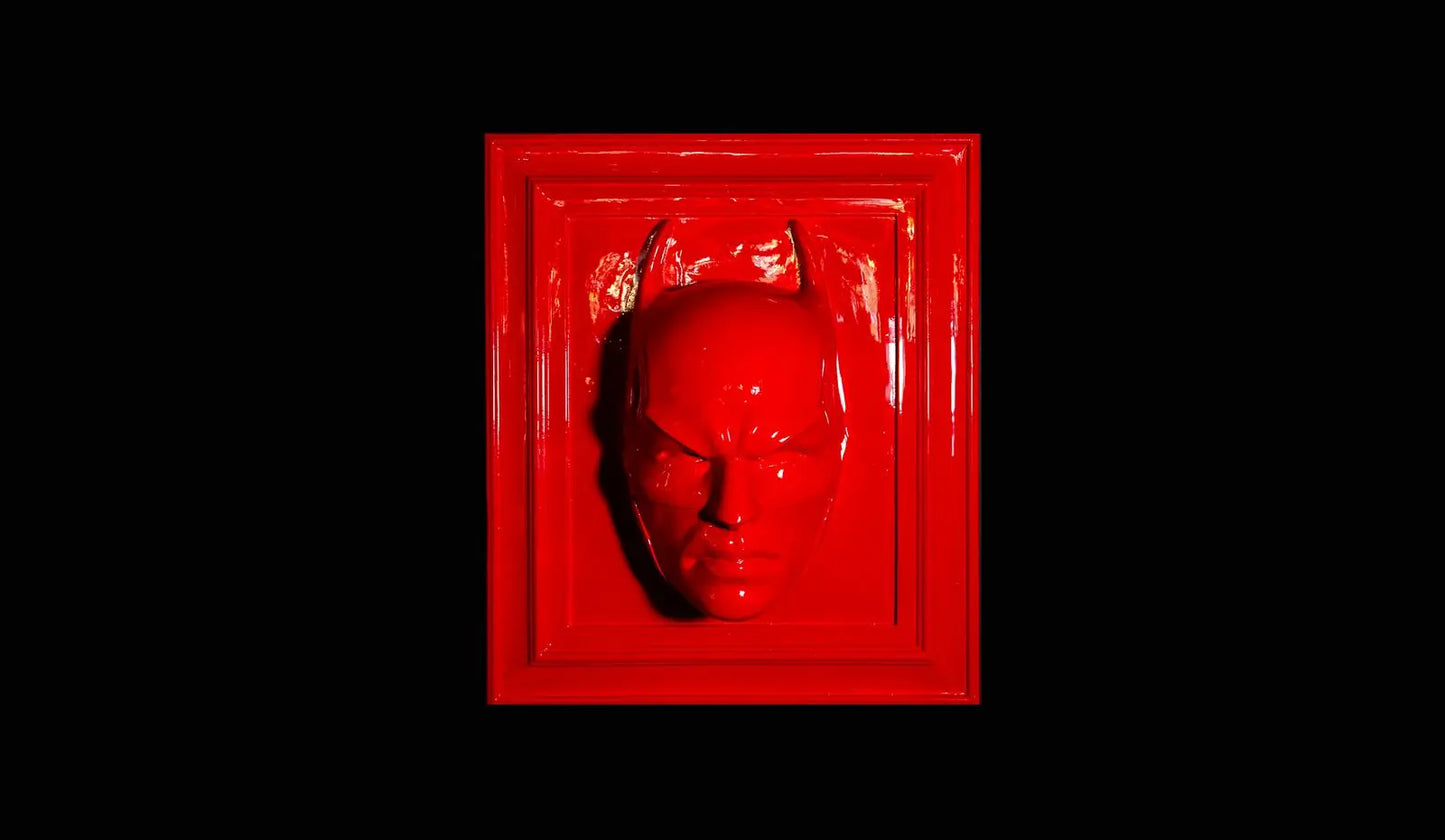 Eroe notturno rosso lucido